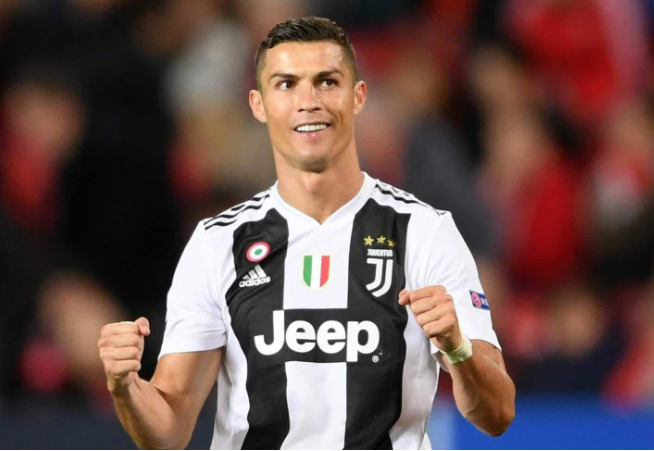 欧冠进球榜更新：莱万连续进球,（欧冠射手榜更新：莱万连场破门）