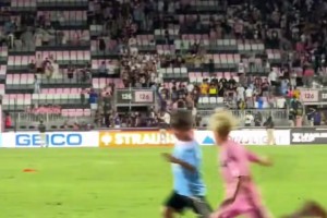 队报：朗斯将在冬窗签下莱比锡中场海达拉，转会费300万欧元（队报称朗斯将于冬窗以300万欧元引进莱比锡中场海达拉）