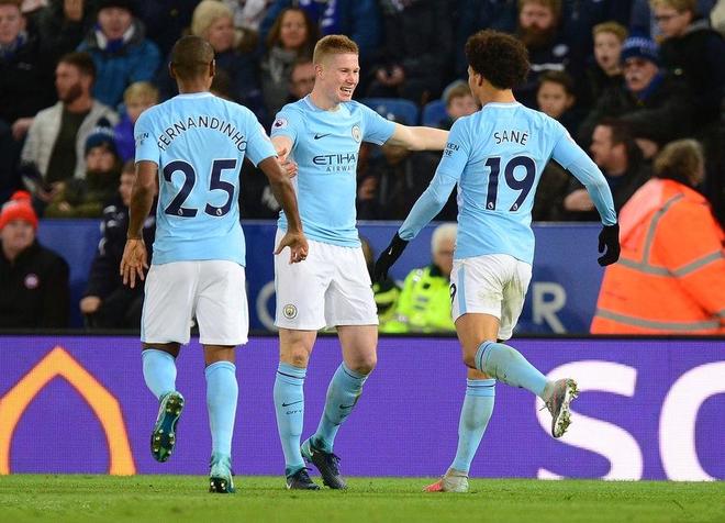 世体：埃里克-加西亚将戴面具随队出征，但弗里克不会让他首发（世体：埃里克-加西亚将戴面具随队启程，弗里克暂不安排其首发）