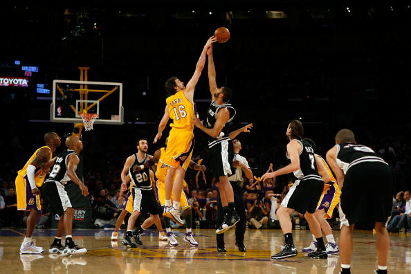 西媒：拉菲尼亚成巴萨非卖品，本赛季欲率队夺欧冠+世界杯（西媒：巴萨将拉菲尼亚列为绝对非卖，本季力争率队冲击欧冠与世界杯）