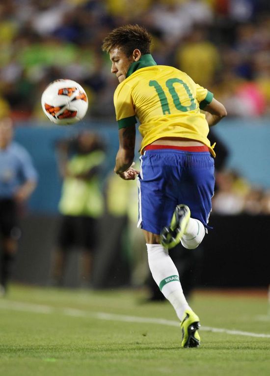 中超赛程更新：关注榜首之争,（最新中超赛程公布：榜首大战成焦点）