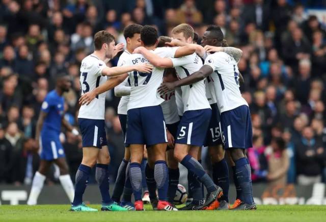 诱惑力拉满！巴乙铁腰情愿自掏70万解约，也要加盟一家中超球队（吸引力爆棚！巴乙后腰宁自掏70万解约，只为投奔中超球队）